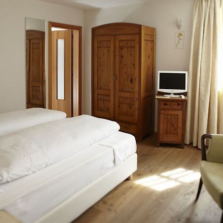 Goldene Rose Karthaus Hotel เซนาเลส ภายนอก รูปภาพ