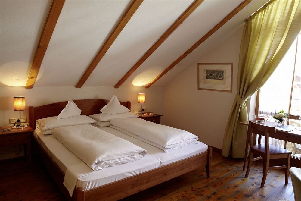Goldene Rose Karthaus Hotel เซนาเลส ภายนอก รูปภาพ