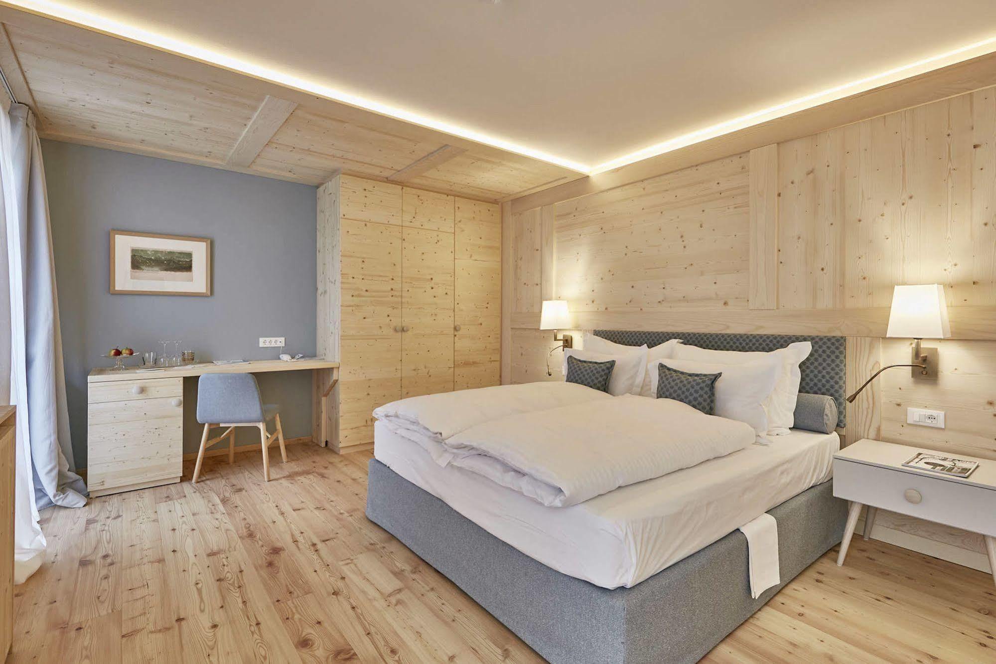 Goldene Rose Karthaus Hotel เซนาเลส ภายนอก รูปภาพ