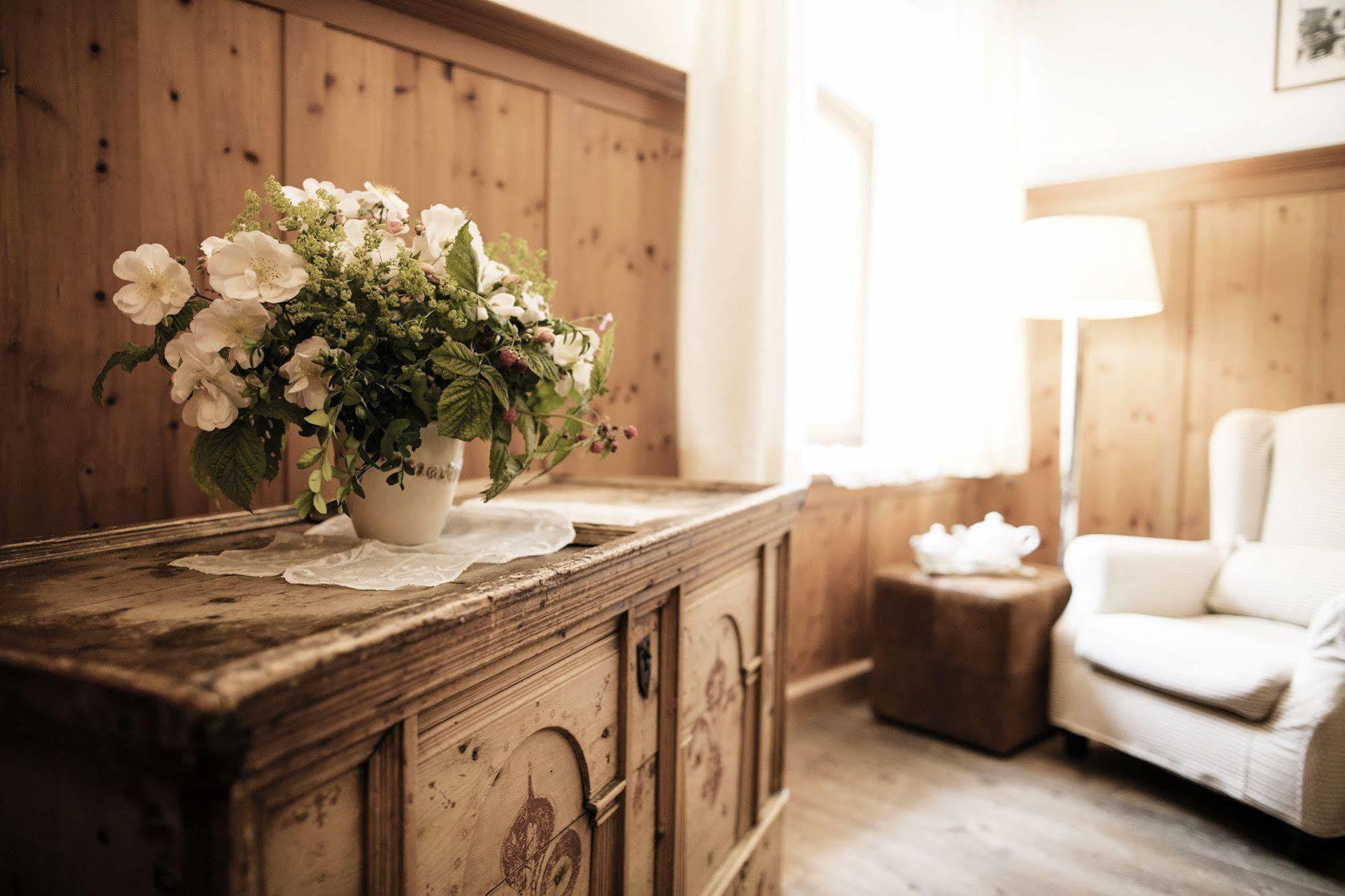 Goldene Rose Karthaus Hotel เซนาเลส ภายนอก รูปภาพ